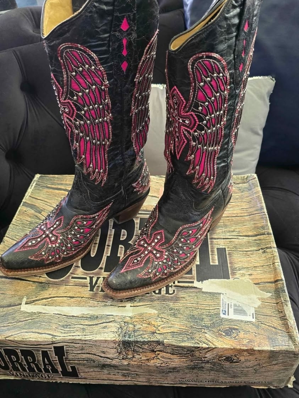 Western Wing-Embroidered Combat Boots - Black & Hot Pink